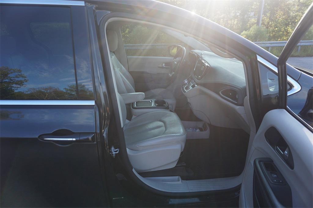 used 2021 Chrysler Pacifica car, priced at $21,000