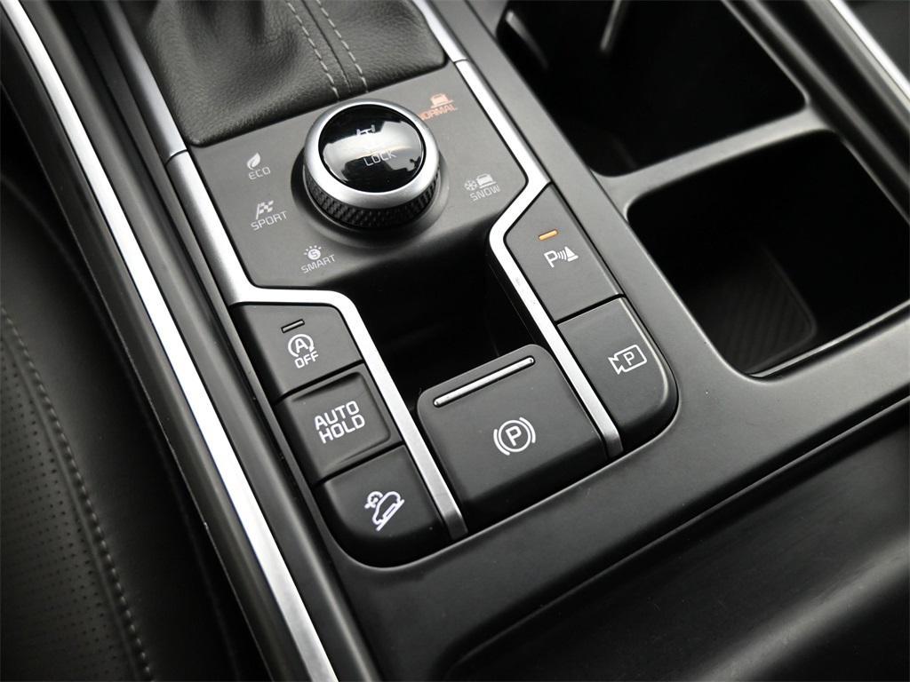 used 2024 Kia Sorento car, priced at $32,000