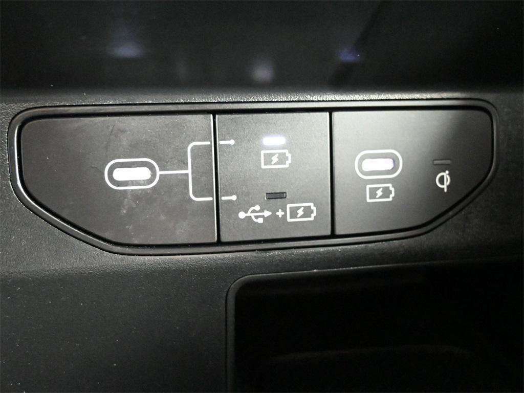 used 2024 Kia Sorento car, priced at $32,000