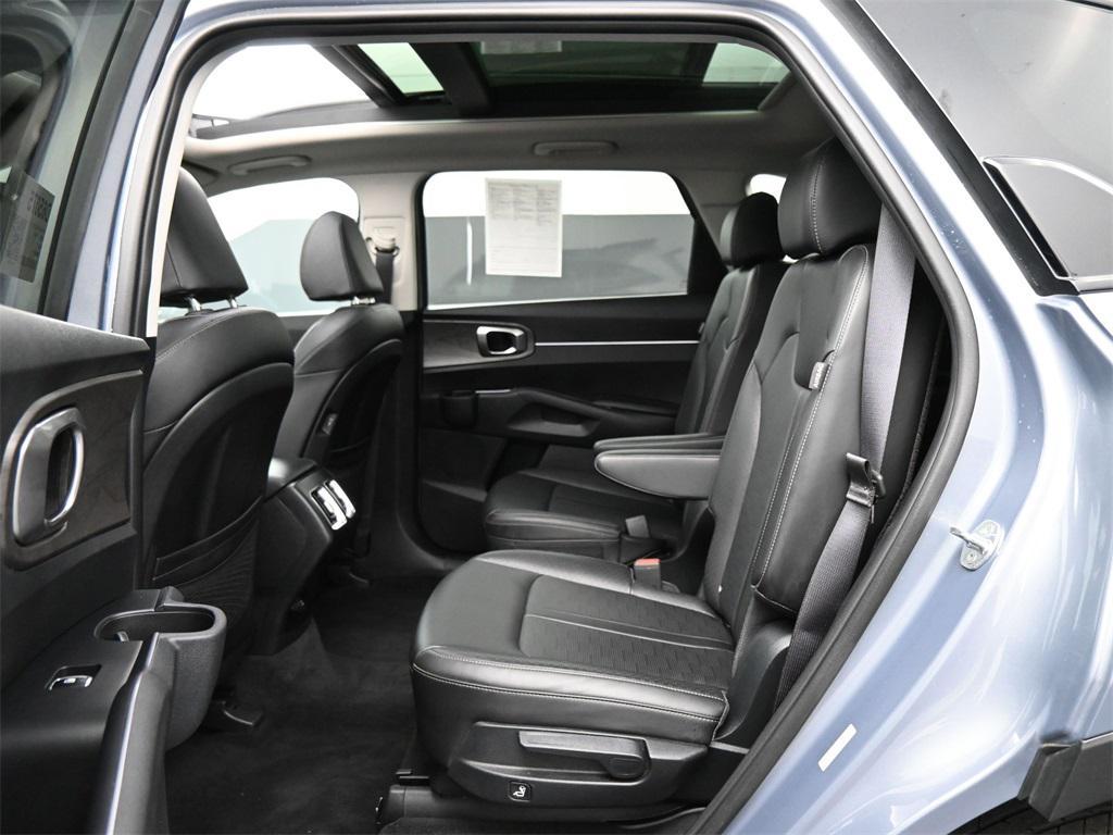used 2024 Kia Sorento car, priced at $32,000