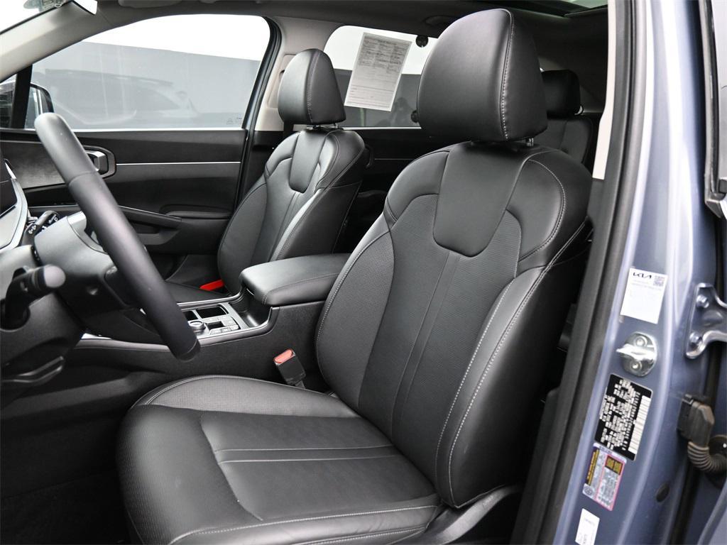used 2024 Kia Sorento car, priced at $32,000