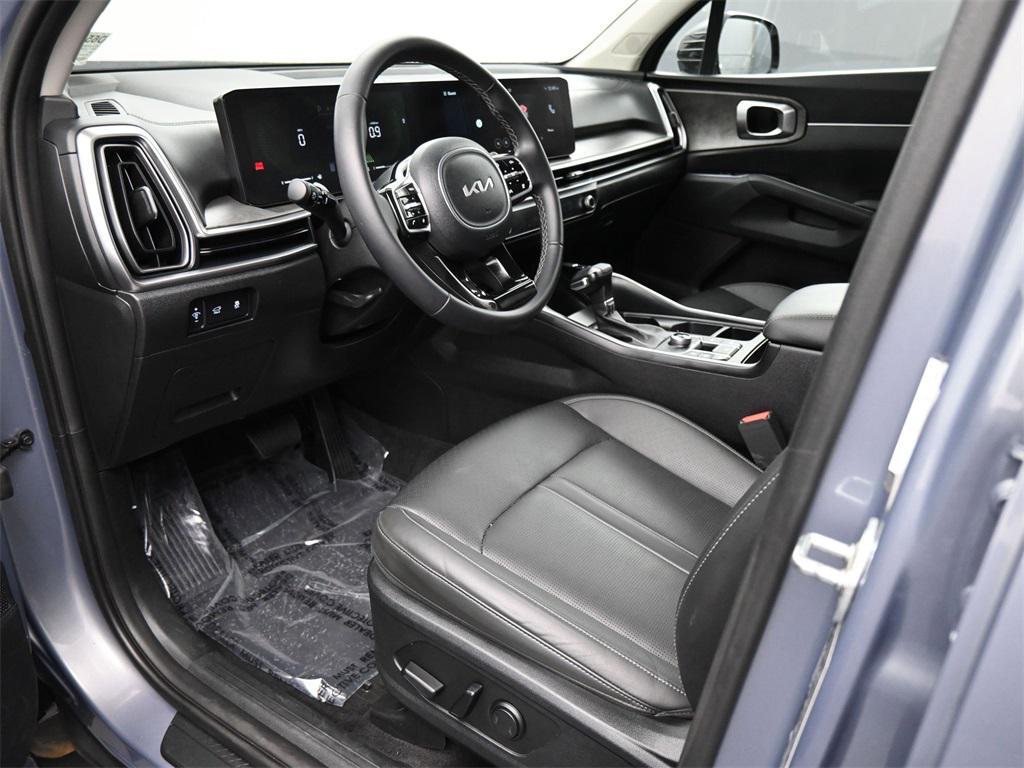 used 2024 Kia Sorento car, priced at $32,000