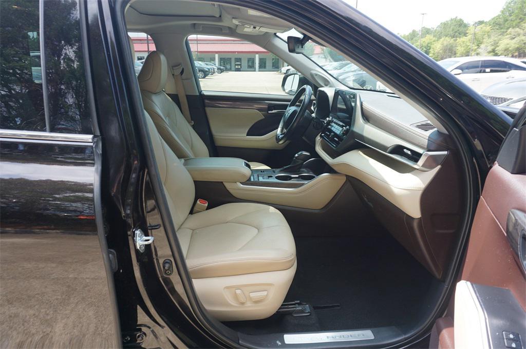 used 2021 Toyota Highlander car, priced at $33,000
