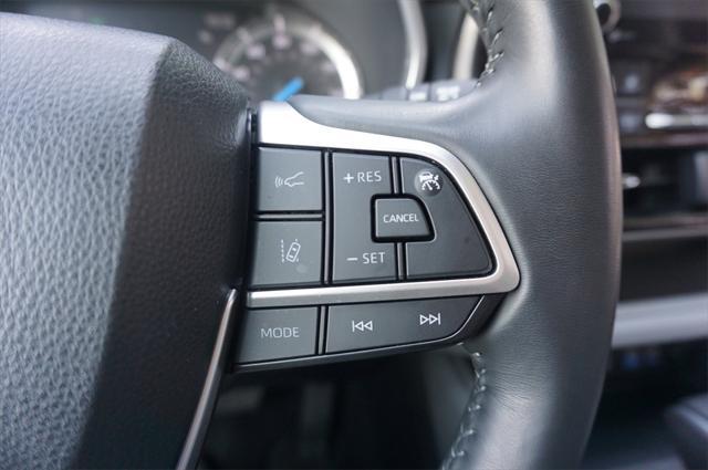 used 2022 Toyota Highlander Hybrid car, priced at $41,500