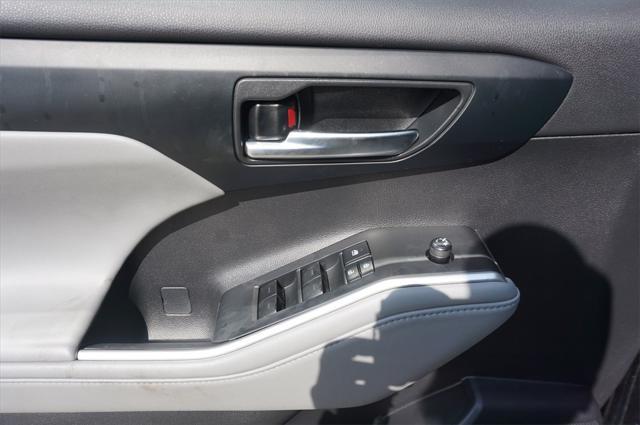 used 2022 Toyota Highlander Hybrid car, priced at $41,500