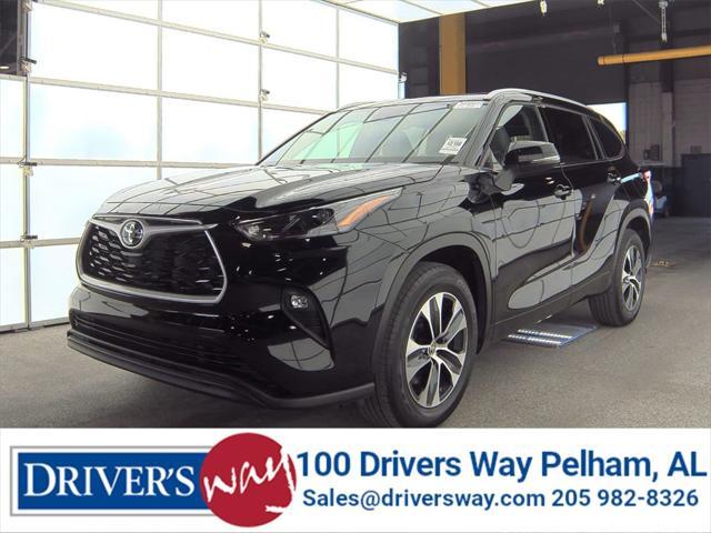 used 2022 Toyota Highlander Hybrid car, priced at $41,500