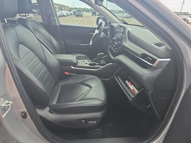 used 2022 Toyota Highlander car