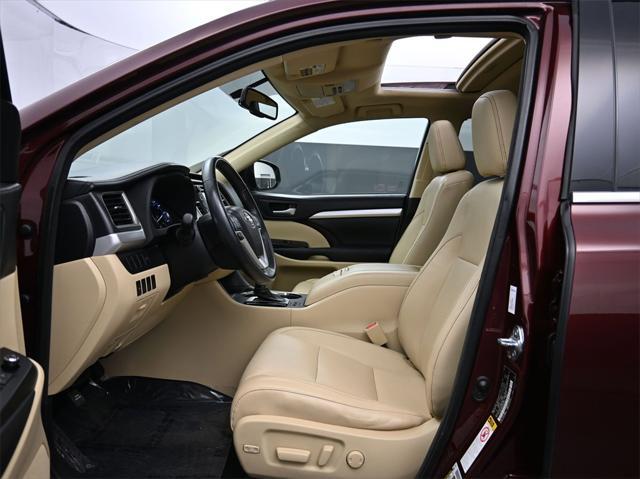 used 2015 Toyota Highlander car, priced at $17,671