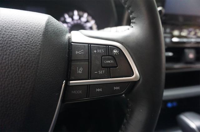 used 2022 Toyota Highlander car, priced at $34,700