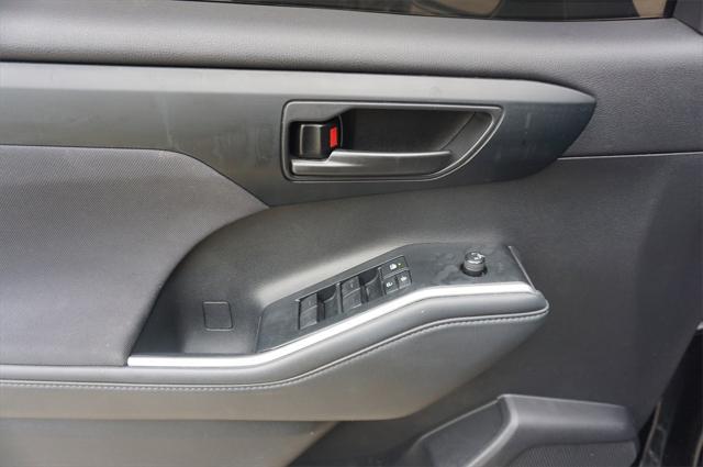 used 2022 Toyota Highlander car, priced at $34,700