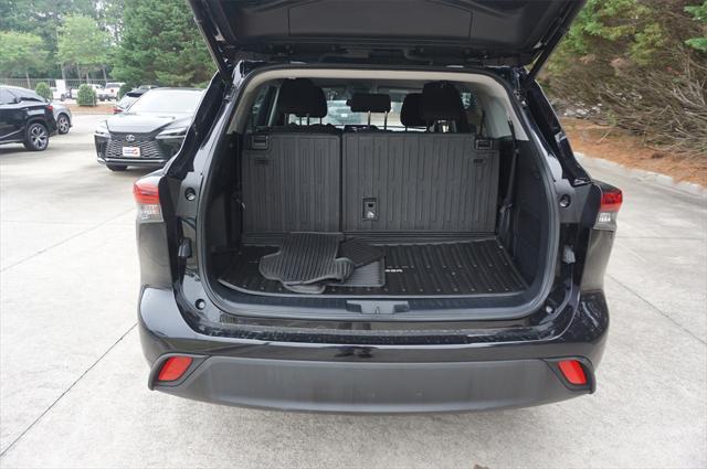 used 2022 Toyota Highlander car, priced at $34,700