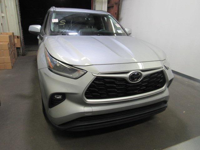 used 2021 Toyota Highlander car, priced at $35,997