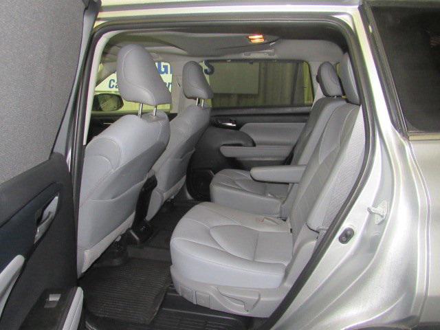 used 2021 Toyota Highlander car, priced at $35,997