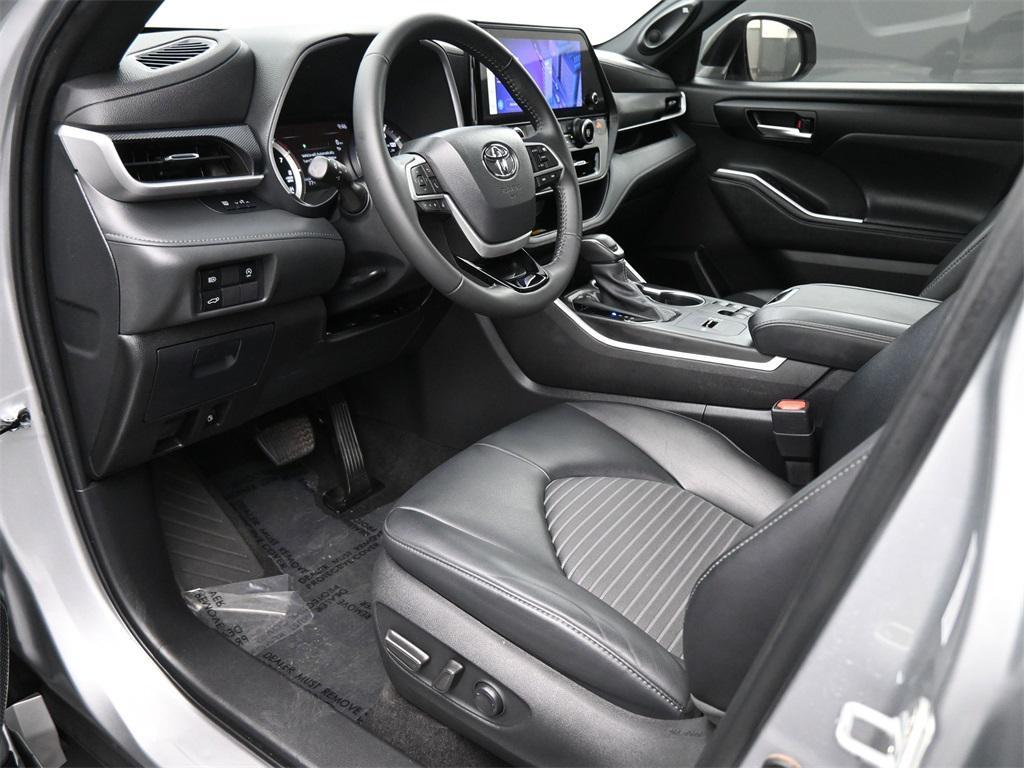 used 2024 Toyota Highlander car, priced at $39,000