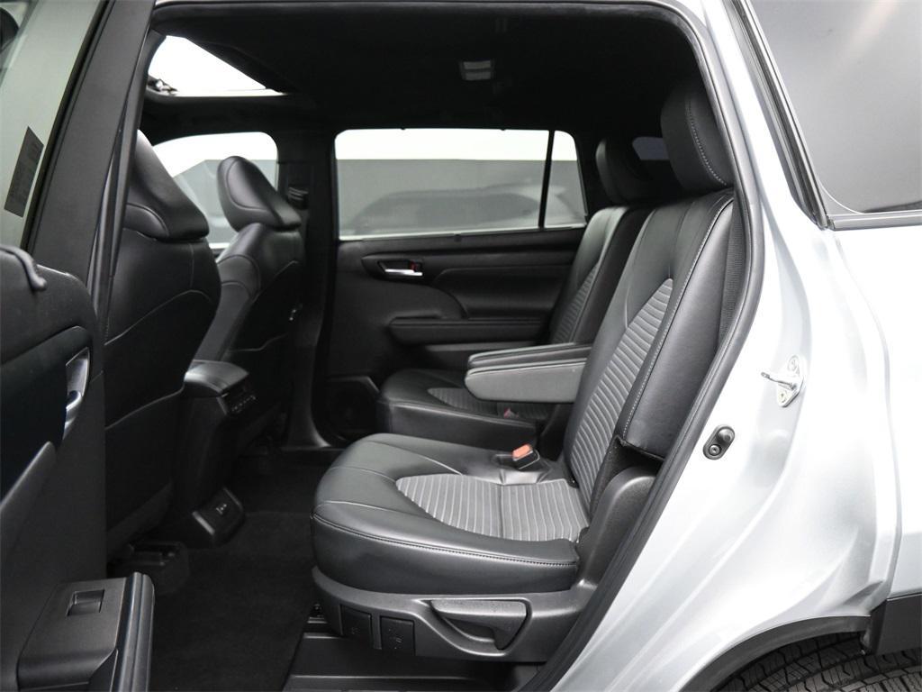 used 2024 Toyota Highlander car, priced at $39,000