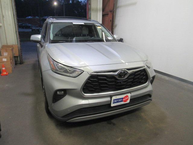 used 2021 Toyota Highlander car, priced at $39,997