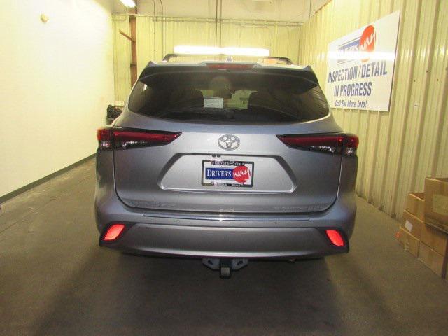 used 2021 Toyota Highlander car, priced at $39,997