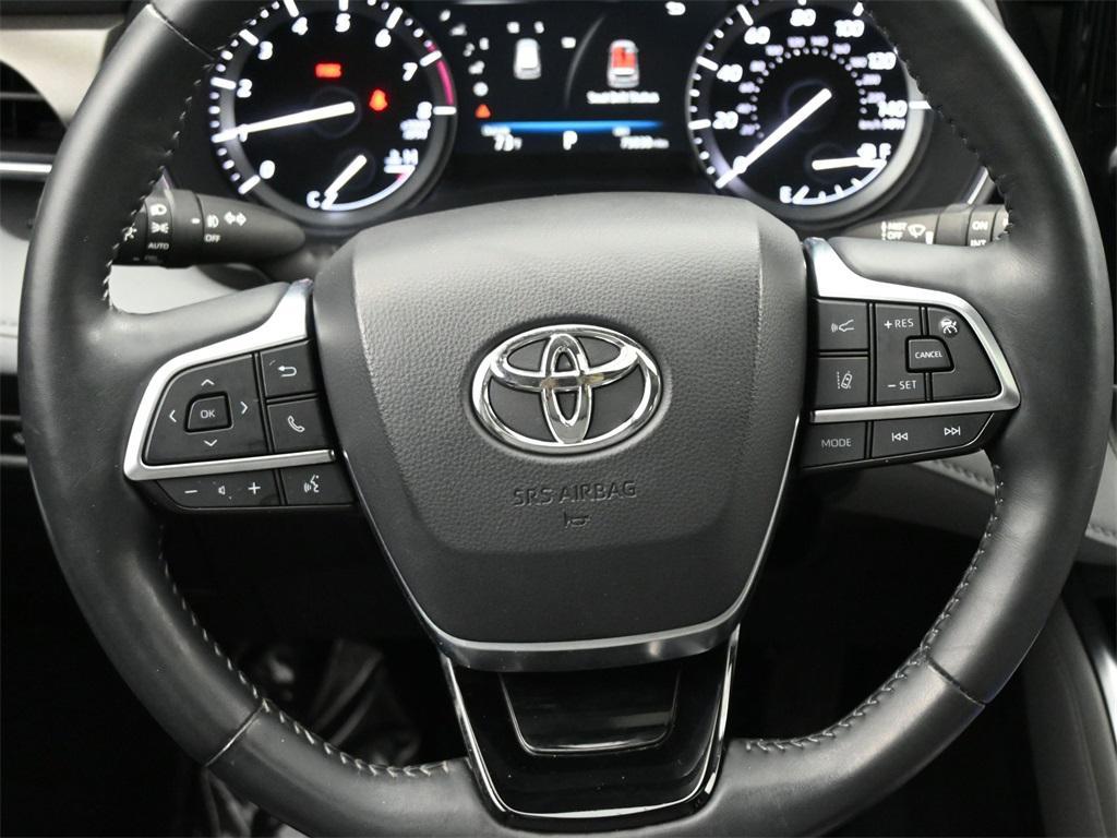 used 2021 Toyota Highlander car, priced at $33,000