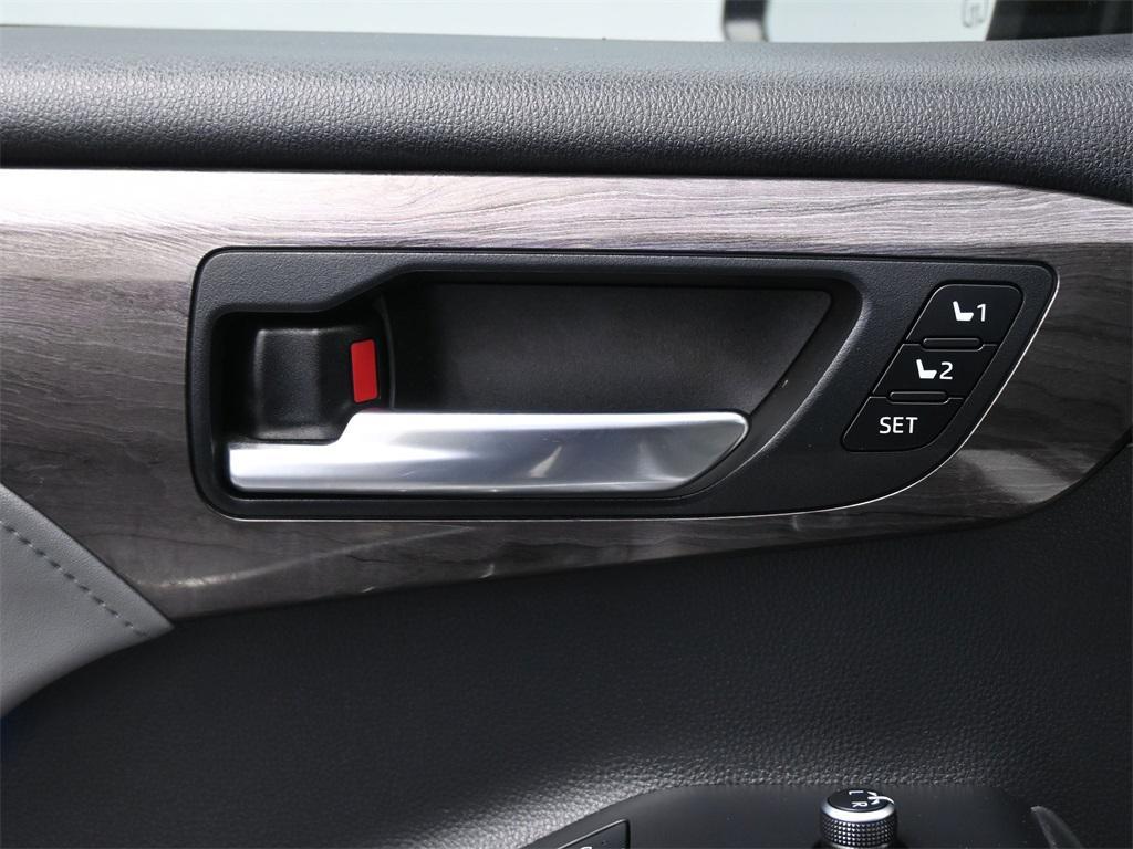 used 2021 Toyota Highlander car, priced at $33,000
