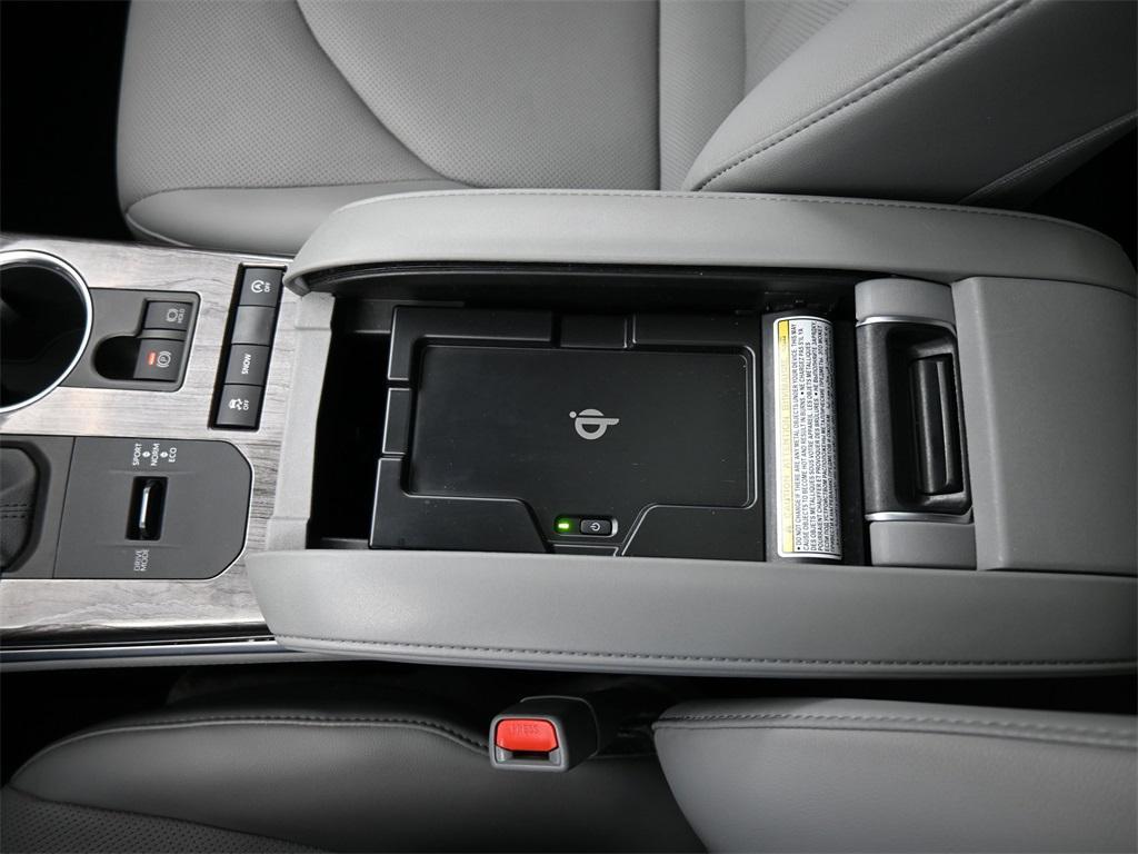 used 2021 Toyota Highlander car, priced at $33,000