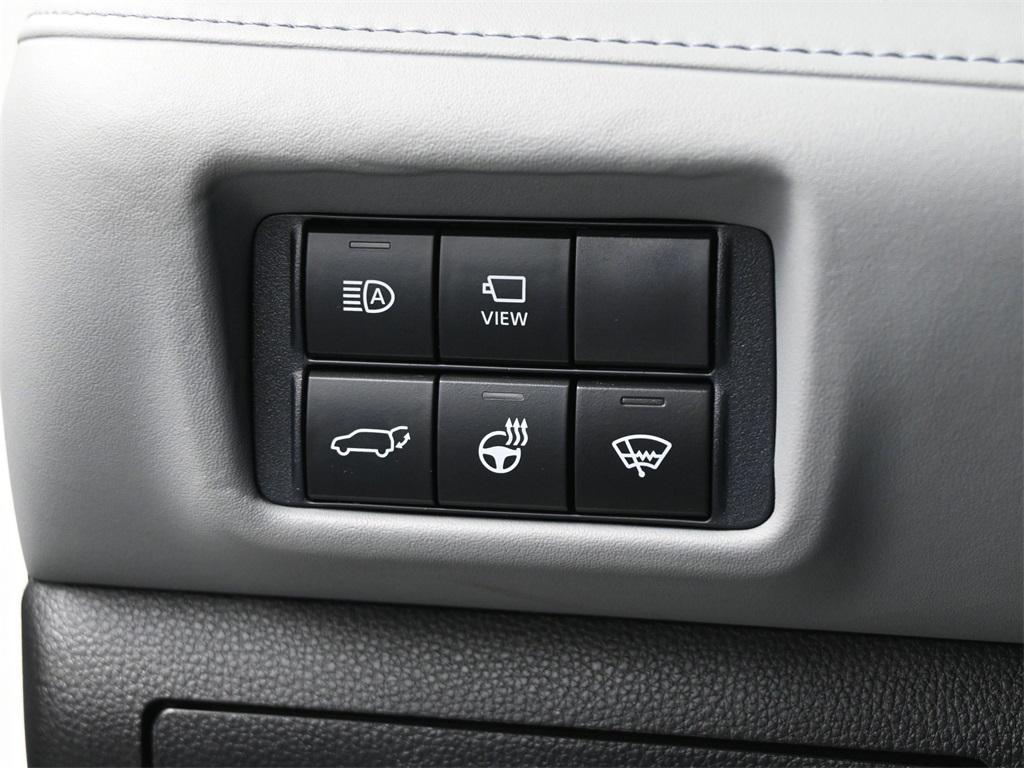 used 2021 Toyota Highlander car, priced at $33,000