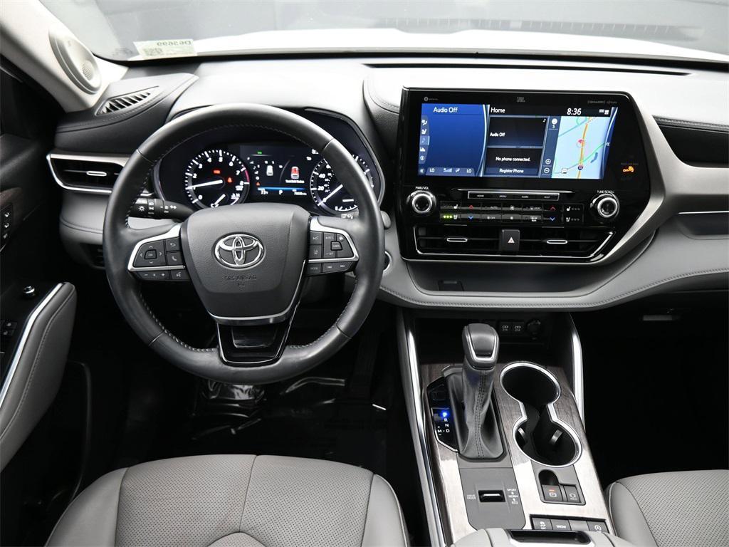 used 2021 Toyota Highlander car, priced at $33,000