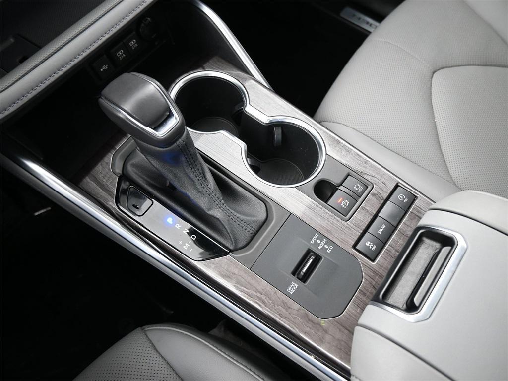 used 2021 Toyota Highlander car, priced at $33,000