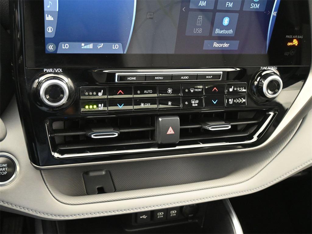 used 2021 Toyota Highlander car, priced at $33,000