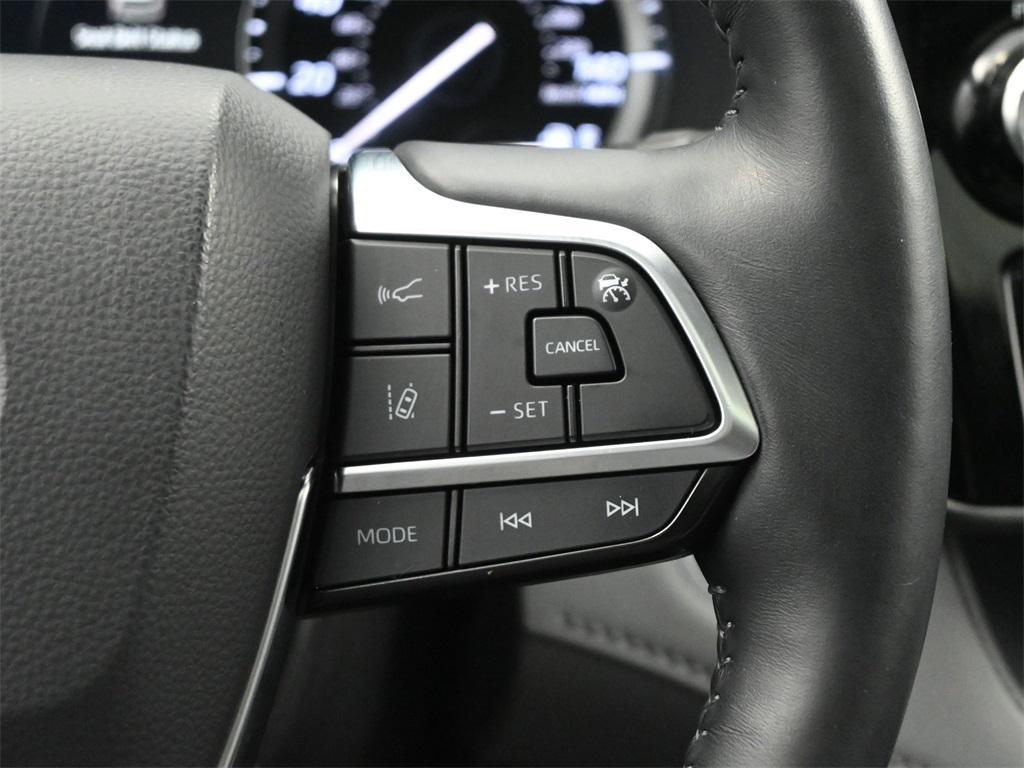 used 2021 Toyota Highlander car, priced at $33,000