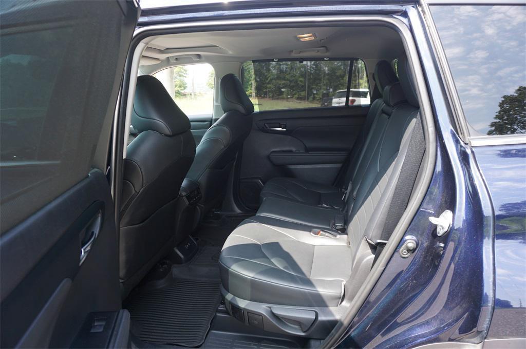 used 2020 Toyota Highlander car, priced at $25,000