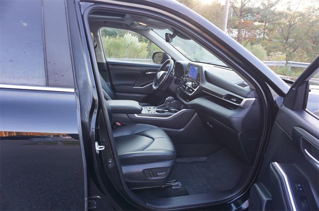 used 2023 Toyota Highlander car, priced at $39,750