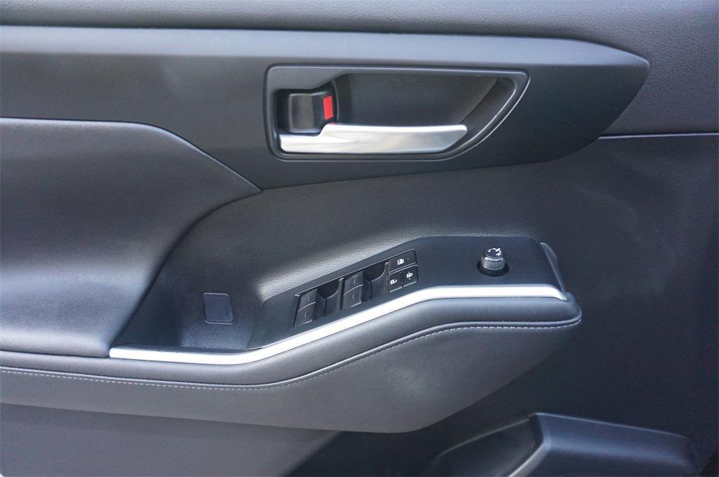 used 2023 Toyota Highlander car, priced at $39,750
