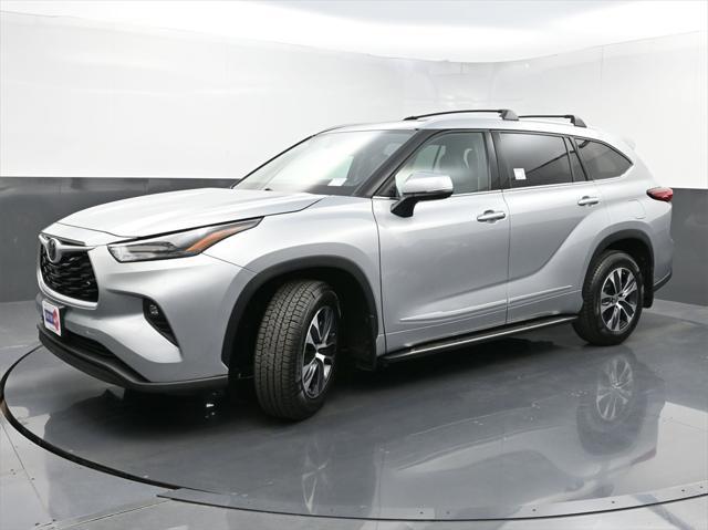 used 2022 Toyota Highlander car, priced at $35,997