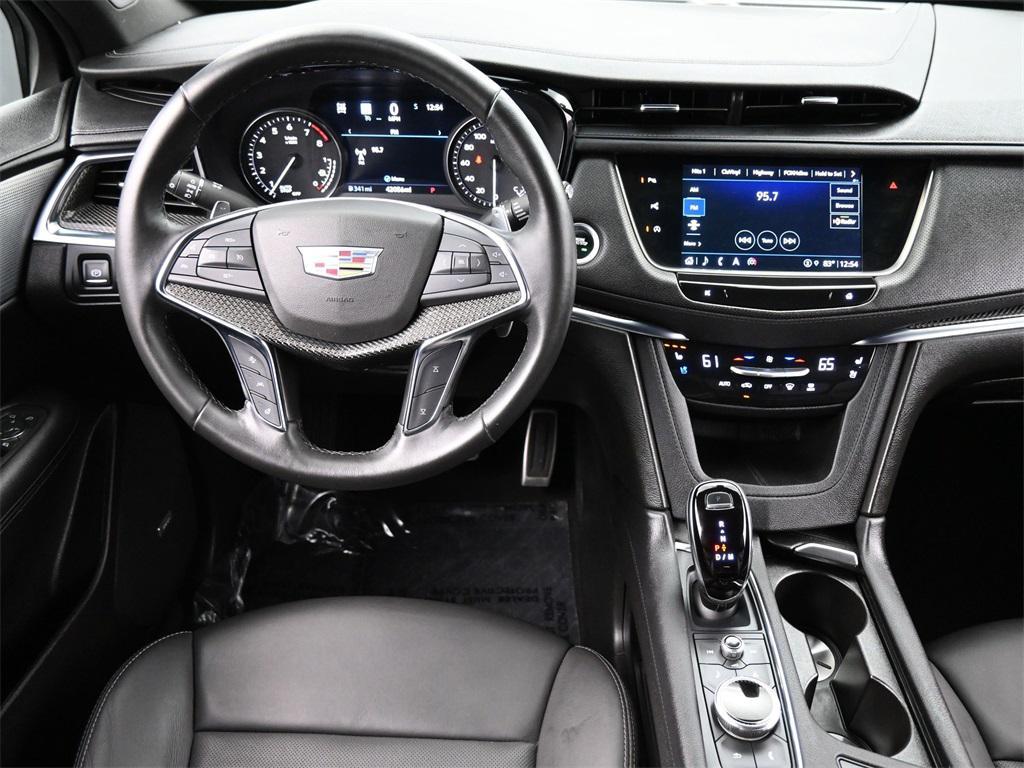 used 2022 Cadillac XT5 car, priced at $35,000