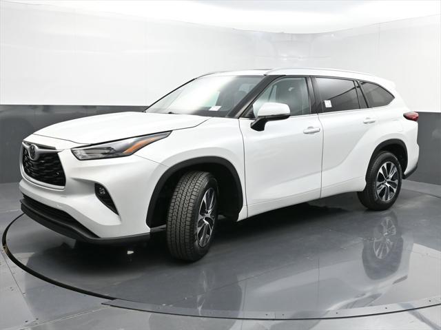 used 2022 Toyota Highlander car, priced at $37,553