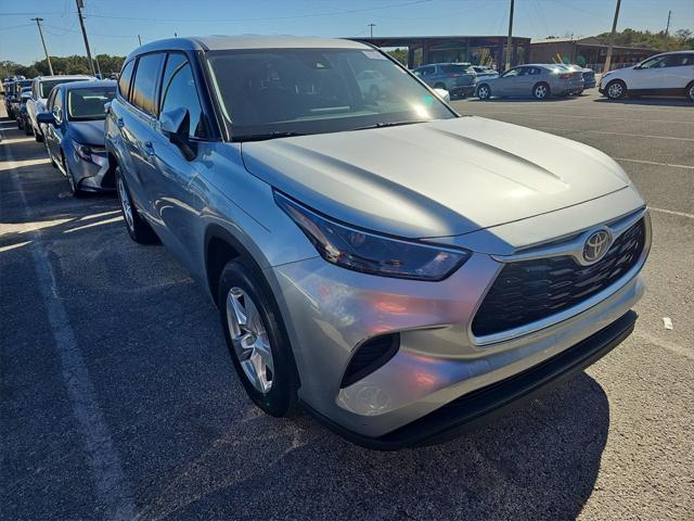 used 2022 Toyota Highlander car, priced at $29,997