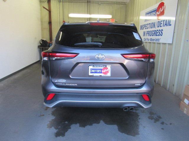 used 2021 Toyota Highlander car, priced at $34,334