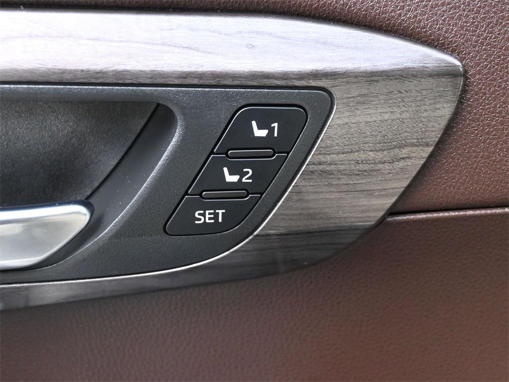 used 2022 Toyota Highlander car, priced at $38,500