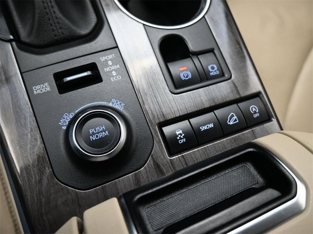 used 2022 Toyota Highlander car, priced at $38,500