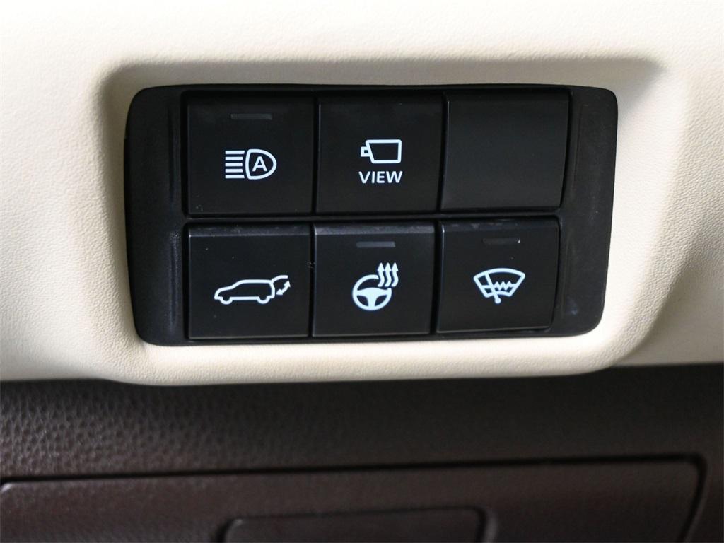 used 2022 Toyota Highlander car, priced at $38,500