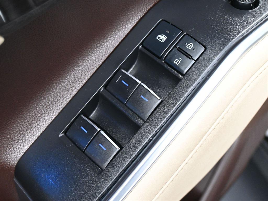 used 2022 Toyota Highlander car, priced at $38,500