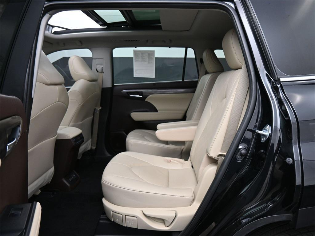 used 2022 Toyota Highlander car, priced at $38,500