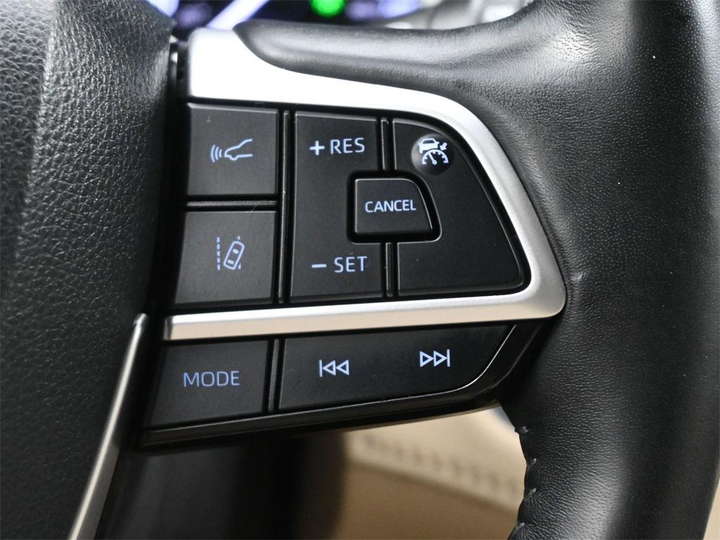 used 2022 Toyota Highlander car, priced at $38,500