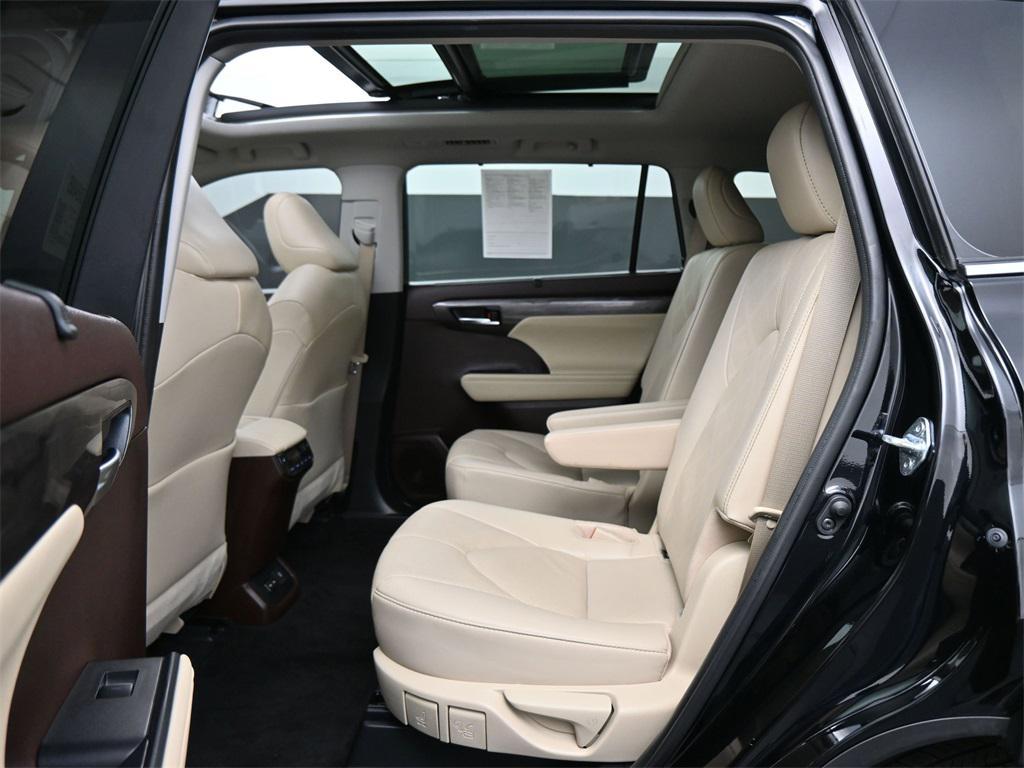 used 2022 Toyota Highlander car, priced at $38,500