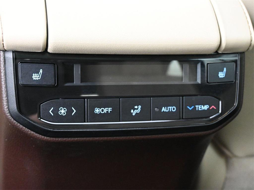 used 2022 Toyota Highlander car, priced at $38,500