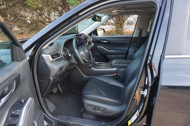 used 2023 Toyota Highlander car, priced at $39,750