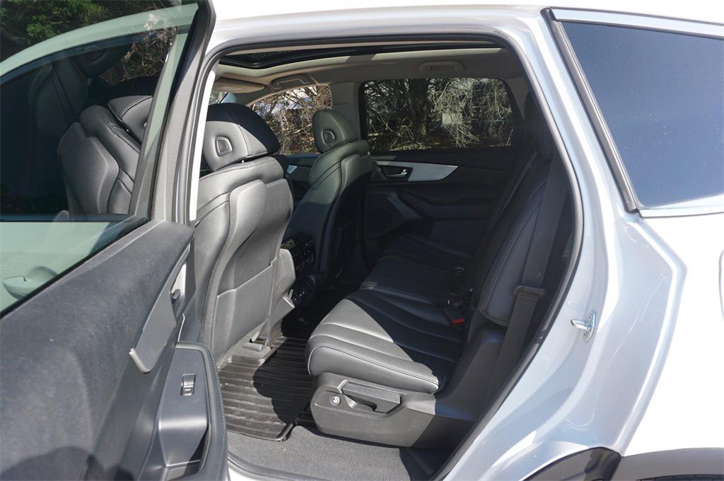 used 2023 Acura MDX car, priced at $39,000
