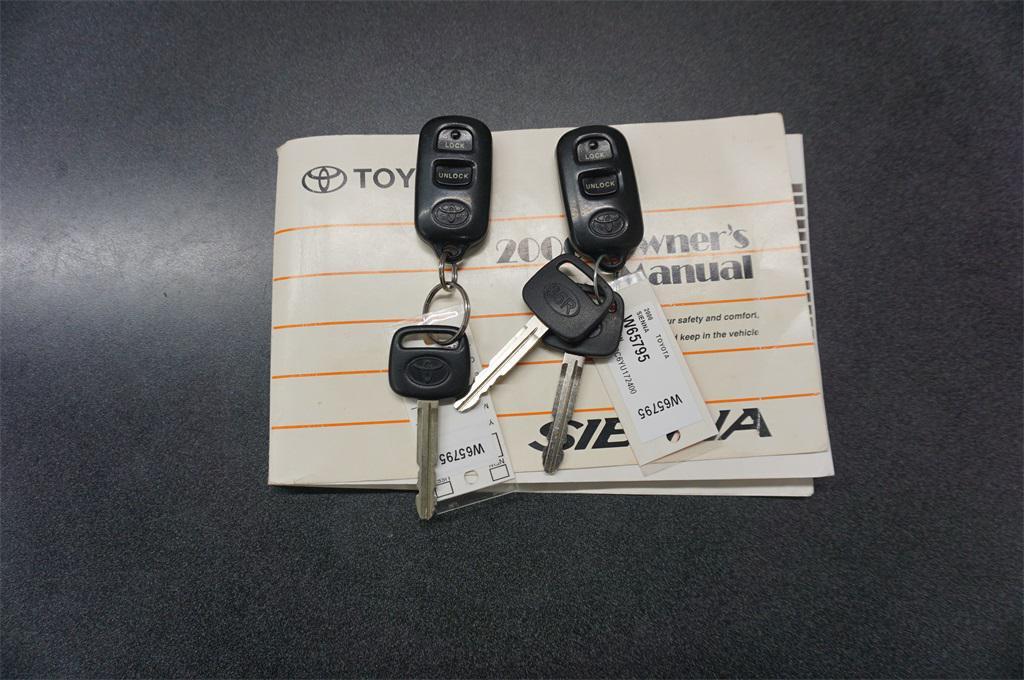 used 2000 Toyota Sienna car, priced at $5,000