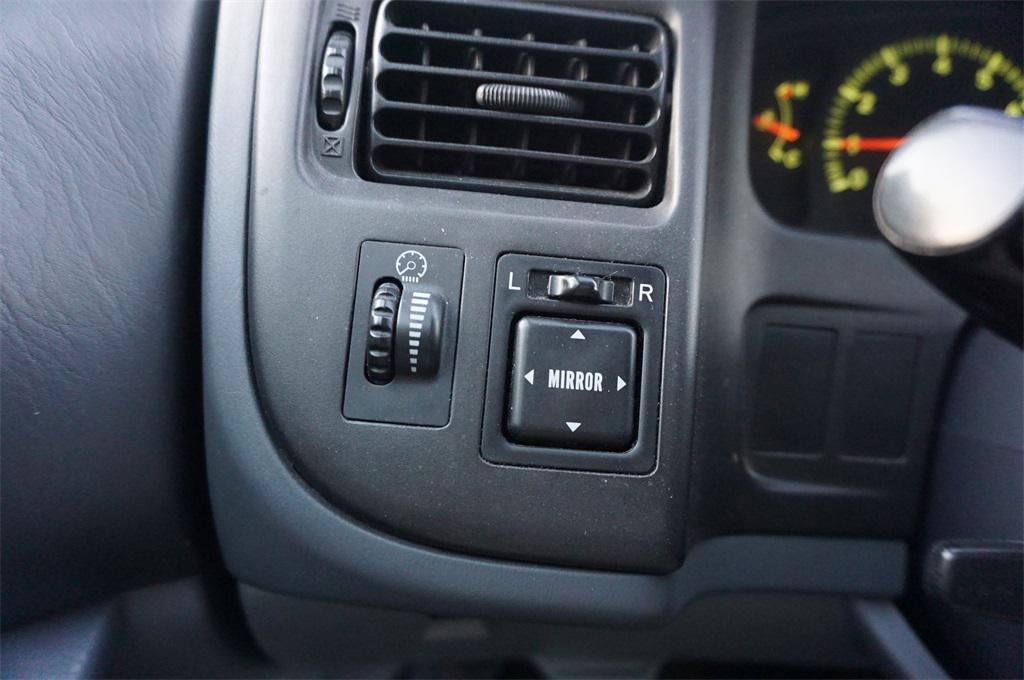 used 2000 Toyota Sienna car, priced at $5,000