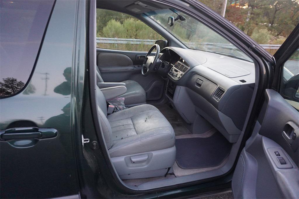 used 2000 Toyota Sienna car, priced at $5,000